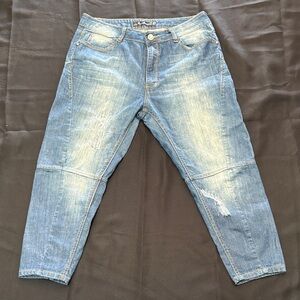 Straight Leg Women's Jeans in Light Blue Wash